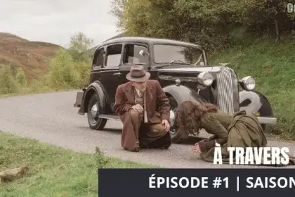 Claire de retour à son époque. Elle est à genoux, déboussolée et en pleure face à un automobiliste en apprenant la défaite des Jacobites à Culloden. - Outlander Saison 2 épisode 1 A travers le miroir