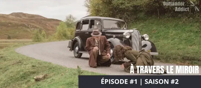 Claire de retour à son époque. Elle est à genoux, déboussolée et en pleure face à un automobiliste en apprenant la défaite des Jacobites à Culloden. - Outlander Saison 2 épisode 1 A travers le miroir