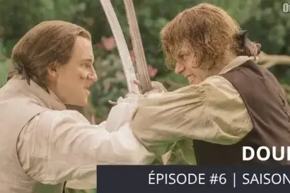 Duel intense entre Jamie Fraser et Black Jack Randall dans l’épisode 6 de la saison 2 d’Outlander. Les deux personnages croisent l'épée dans un décor verdoyant, le visage tendu par la confrontation. Une scène clé marquée par la tension et la violence de leur rivalité. - Outlander saison 2 épisode 6 "Double jeu"