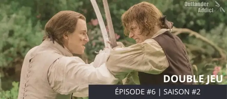 Duel intense entre Jamie Fraser et Black Jack Randall dans l’épisode 6 de la saison 2 d’Outlander. Les deux personnages croisent l'épée dans un décor verdoyant, le visage tendu par la confrontation. Une scène clé marquée par la tension et la violence de leur rivalité. - Outlander saison 2 épisode 6 "Double jeu"