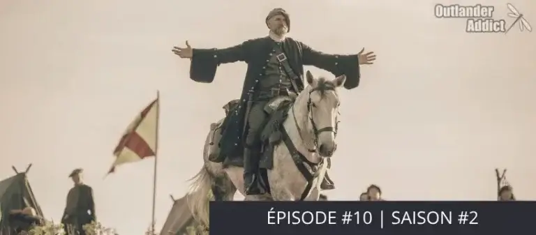 Dougal s'avance sur son cheval les bras en l'air face à l'armée anglaise afin de tester le terrain avant une offensive. - Outlander saison 2 épisode 10 "Prestonpans"