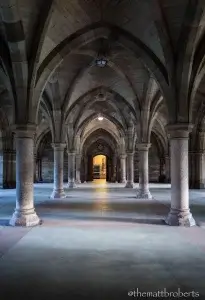 Cloître servant de décor pour l'université d'Harvard