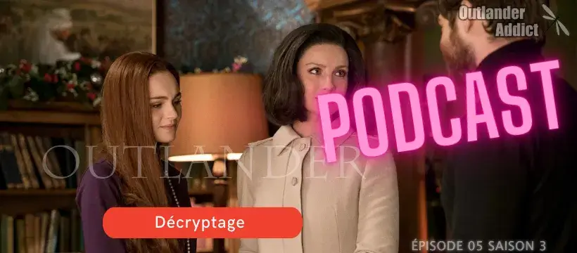 Claire se trouve dans son salon avec Brianna et Roger Mackenzie. Outlander saison 3 épisode 5 "Liberté et Whisky"